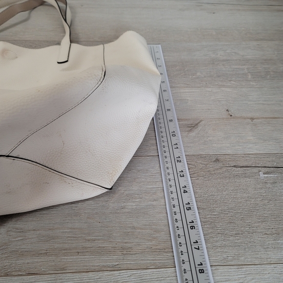 Large Off White Leather Shoulder Beach Bag - Picture 4 of 8